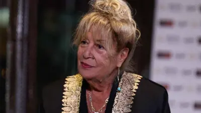 الفنانة منى واصف