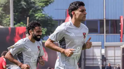 أشرف بن شرقي في تدريبات الأهلي المصري