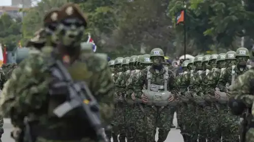 جنود كولمبيون في عرض عسكري