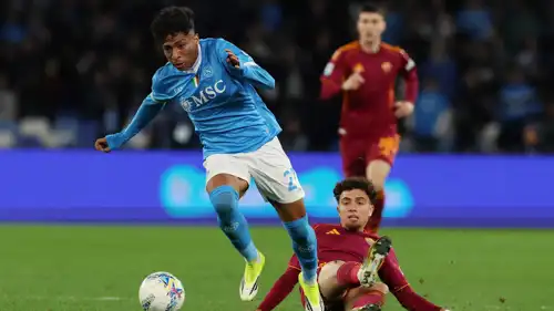 سانتوس في لقطة مع نجم المغرب نايل العيناوي 