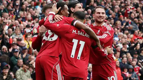 لاعبو ليفربول خلال ديربي الميرسيسياد أمام إيفرتون