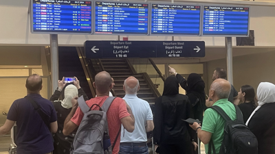 مسافرن عبر مطار بيروت الدولي