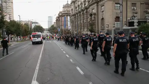 عناصر الشرطة في صربيا