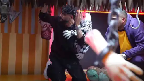 مروان عطية لاعب الأهلي خلال ظهوره ببرنامج رامز ليفل الوحش