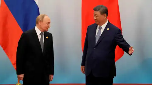 الرئيسان الصيني والروسي خلال قمة شنغهاي