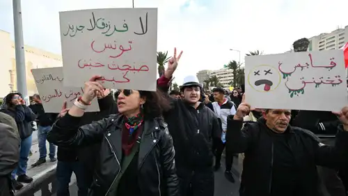 تونسيون خلال تظاهرهم تحت عنوان "مسيرة ضد الظلم" 