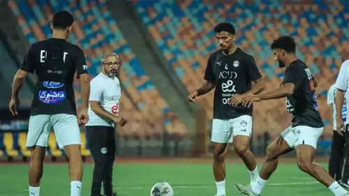 حسام عبد المجيد في تدريبات منتخب مصر