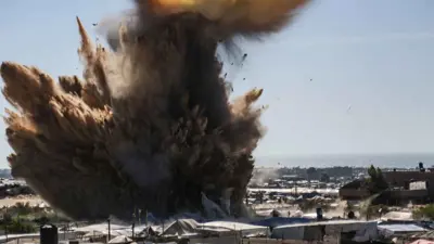 انفجار جراء ضربة إسرائيلية لمخيم في خان يونس