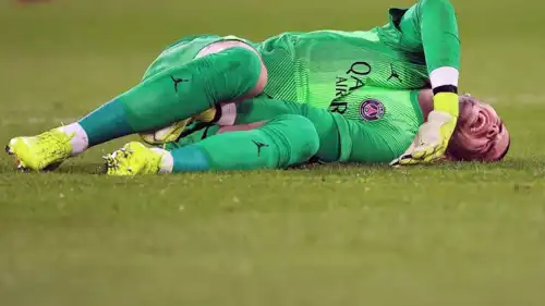 لوكاس شوفالييه حارس مرمى سان جيرمان