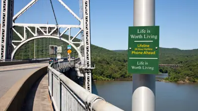 (تعبيرية) تحذير من الانتحار