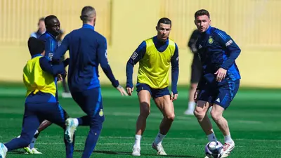 لابورت بجانب رونالدو في تدريبات النصر السعودي