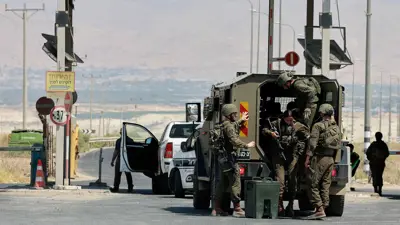 جنود إسرائيليون عند جسر اللنبي