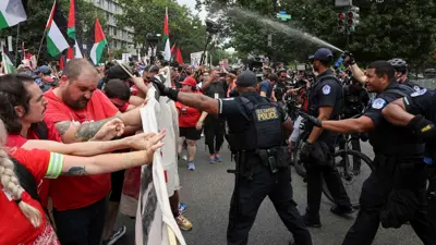 شرطة الكابيتول ترش رذاذ الفلفل على المحتجين لخطاب نتنياهو