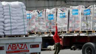 قافلة مساعدات إنسانية متجهة إلى غزة