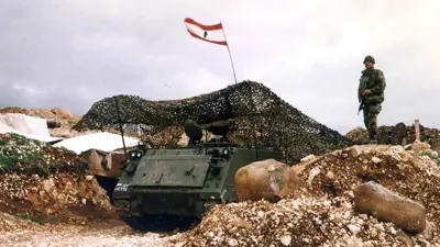 جندي لبناني على الحدود مع إسرائيل