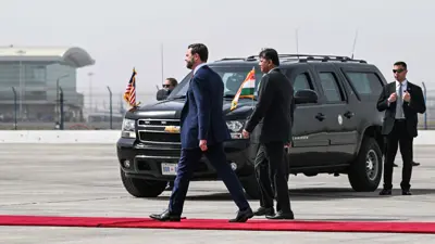 ديفانس لحظة وصوله الهند