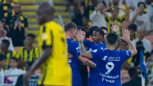 فرحة لاعبي الهلال بعد هدف ليوناردو