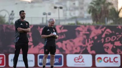 مارسيل كولر خلال قيادته تدريبات الأهلي المصري