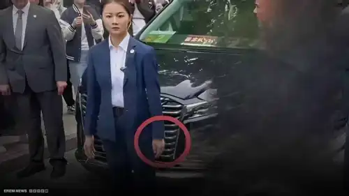 كُلفت بحماية بريجيت ماكرون.. مرافقة شخصية صينية تخطف الأنظار