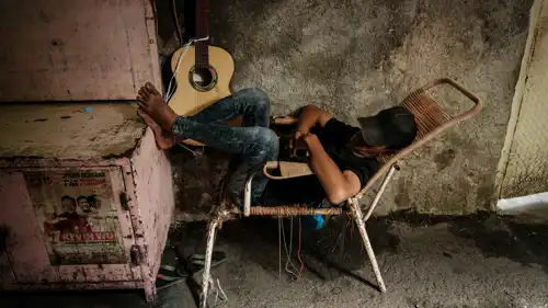 شخص مستغرق في النوم