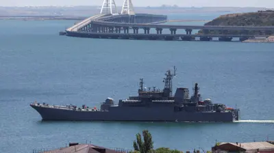 سفينة روسية في مضيق كيرش بالقرم