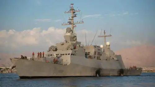 سفينة حربية إسرائيلية في البحر الأحمر