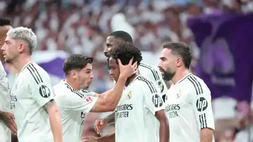 إندريك مع لاعبي ريال مدريد