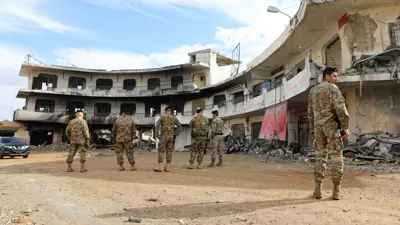 ضباط وأفراد من الجيش اللبناني