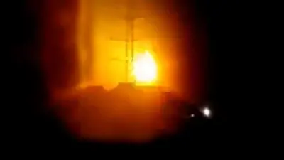 جانب من النيران التي اشتعلت بعد الانفجار 