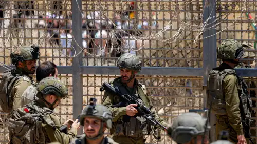 قوات إسرائيلية عند الخط الفاصل عند مرتفعات الجولان