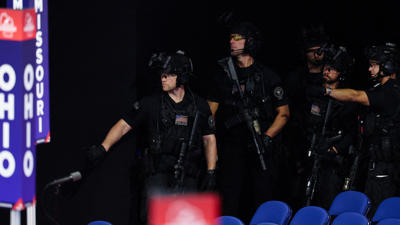 عضاء فريق مكافحة الاعتداء التابع للخدمة السرية الأمريكية (CAT)