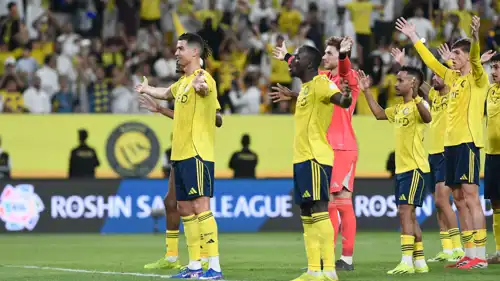 حيدر عبدالكريم يحتفل مع رونالدو ولاعبي النصر 