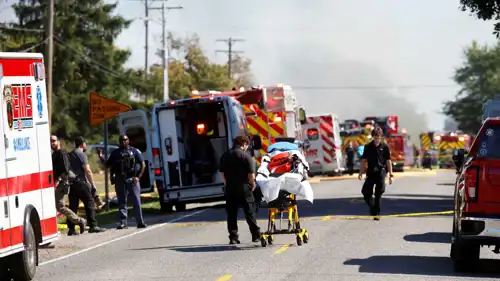 عناصر الأمن والطوارئ الطوارئ في موقع الهجوم