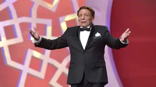  الفنان المصري الشهير عادل إمام 