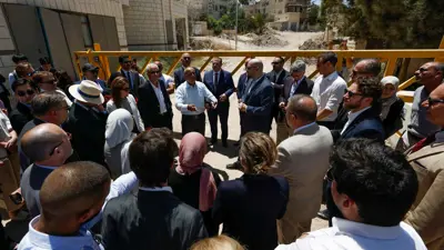 الوفد الدبلوماسي عند مدخل جنين قبل إطلاق النار عليه