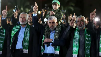 إسماعيل هنية يشارك قيادات حماس في احتفالية سابقة