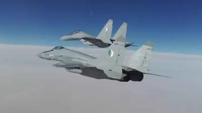 طائرتان مقاتلتان جزائريتان