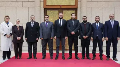 الشرع مع أعضاء اللجنة 