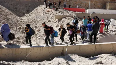 معبر المصنع بين سوريا ولبنان بعد تدميره من قبل إسرائيل