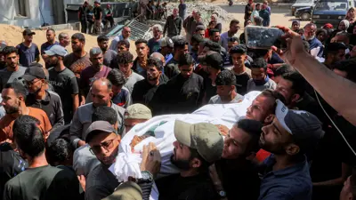 فلسطينيون في غزة يشيعون قتيلا