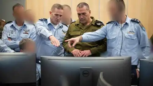 رئيس أركان الجيش الإسرائيلي زامير وقائد القوات الجوية بار.