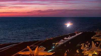 مقاتلة أمريكية تنطلق لضرب مواقع الحوثي