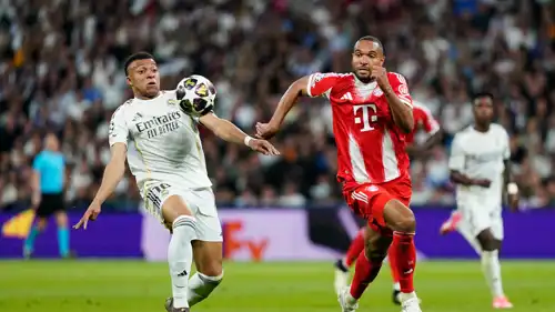 كيليان مبابي وجوناثان تاه في مباراة ريال مدريد وبايرن ميونخ