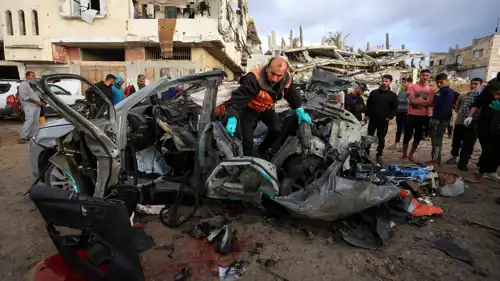 موقع الغارة الإسرائيلية التي استهدفت سيارة في مدينة غزة