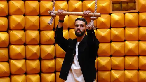 محمود بنتايج خلال ظهوره ببرنامج رامز ليفل الوحش