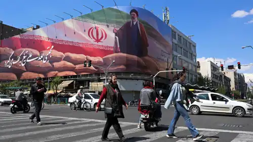 جدارية تحمل صورة مجتبى خامنئي في طهران