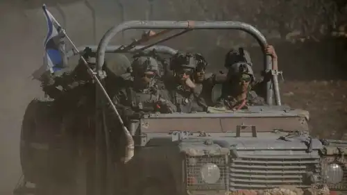 مركبة عسكرية إسرائيلية على الحدود السورية