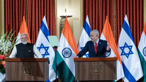 مودي ونتنياهو خلال مؤتمر صحفي في سرائيل