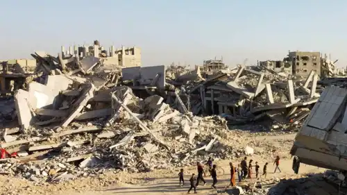 صورة التقطتها طائرة بدون طيار تُظهر حيًا سكنيًا في مدينة غزة