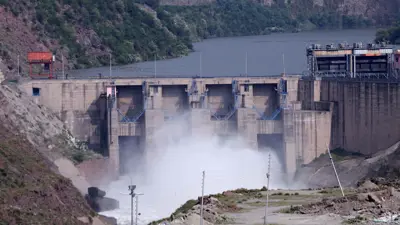 سد في الجانب الباكستاني من كشمير